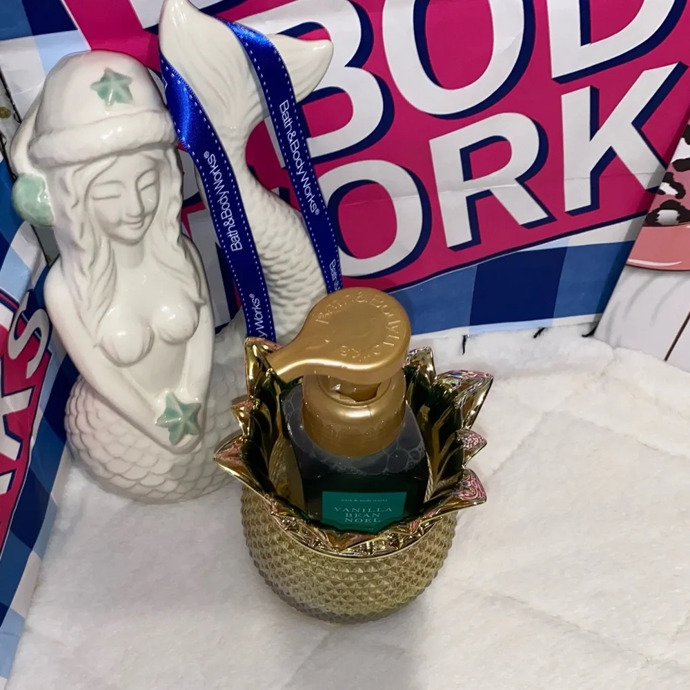 BATH AND BODY WORKS GOLD TEXTURED PINEAPPLE FOAMING HAND SOAP HOLDER